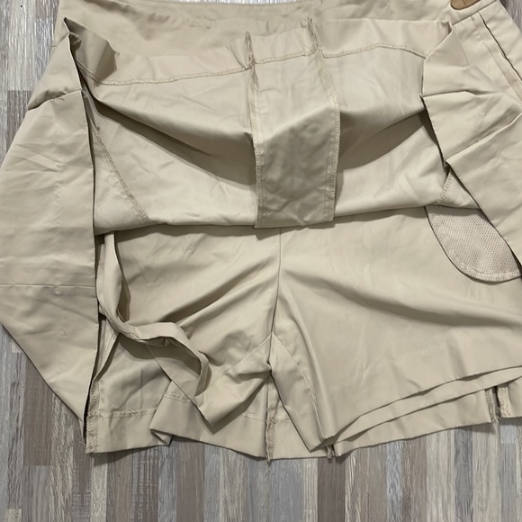 IZOD size 16 Pleated Khaki Tan Buckle Tennis Skort - Picture 2 of 4